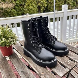 NWT Wild Fable Women Boots with memory foam in black size 8